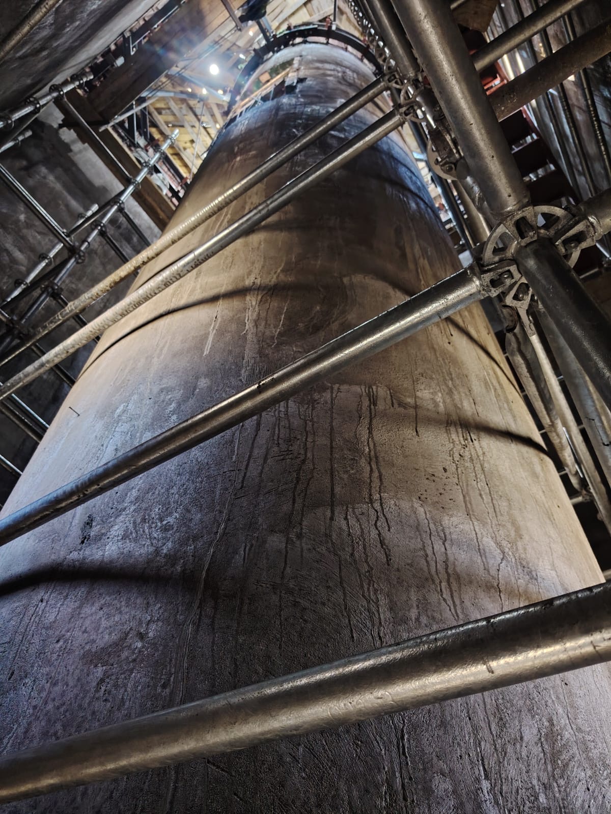 Internal concrete shaft and scaffolding
